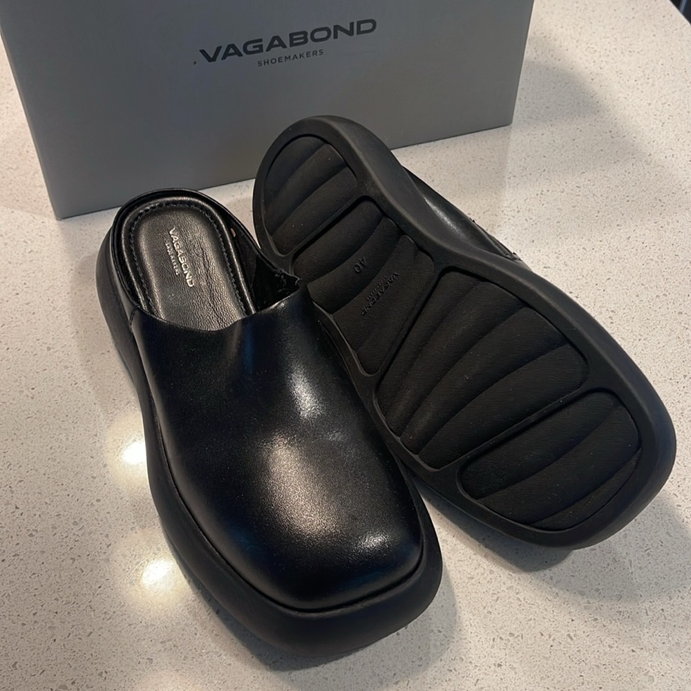 Vagabond Black Leather Slip-On Mules - Picture 6 of 9